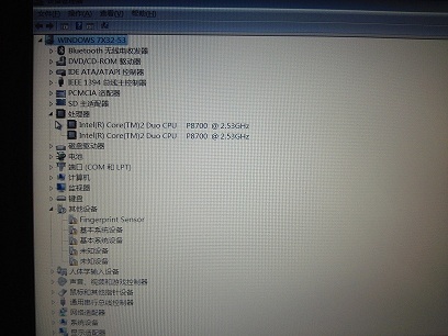 屏幕颜色比实拍的要黄一点，毕竟LCD背光的