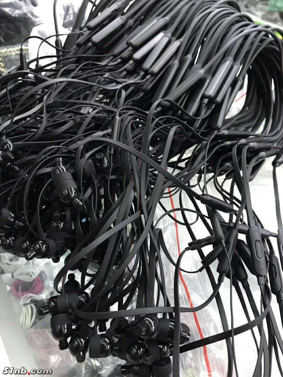 1083525420.jpg