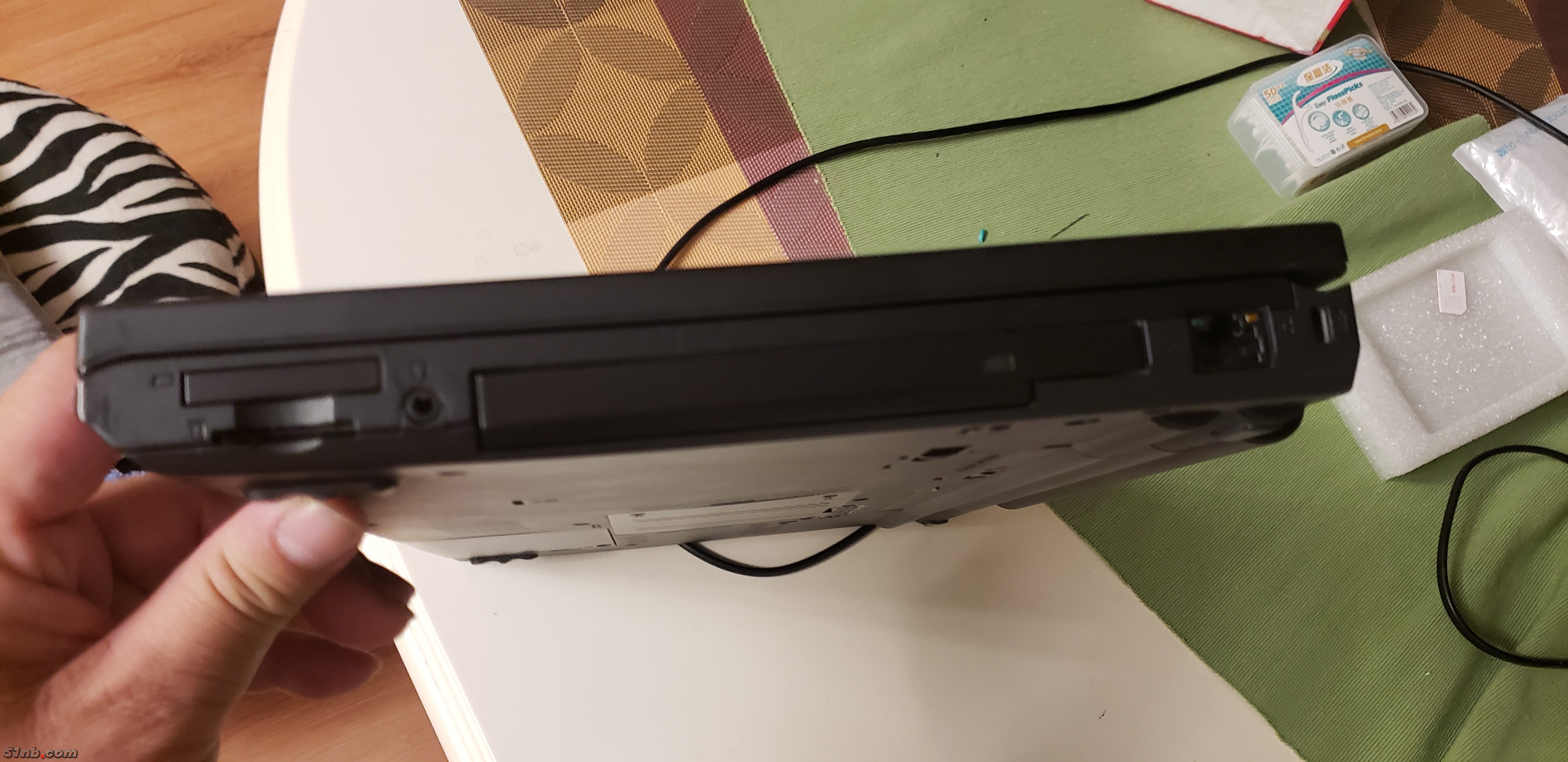 W530 外观_左侧.jpg