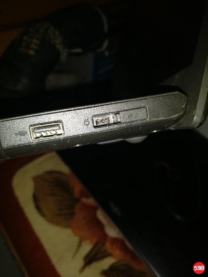 102054pshru23hu76um2ac.jpg