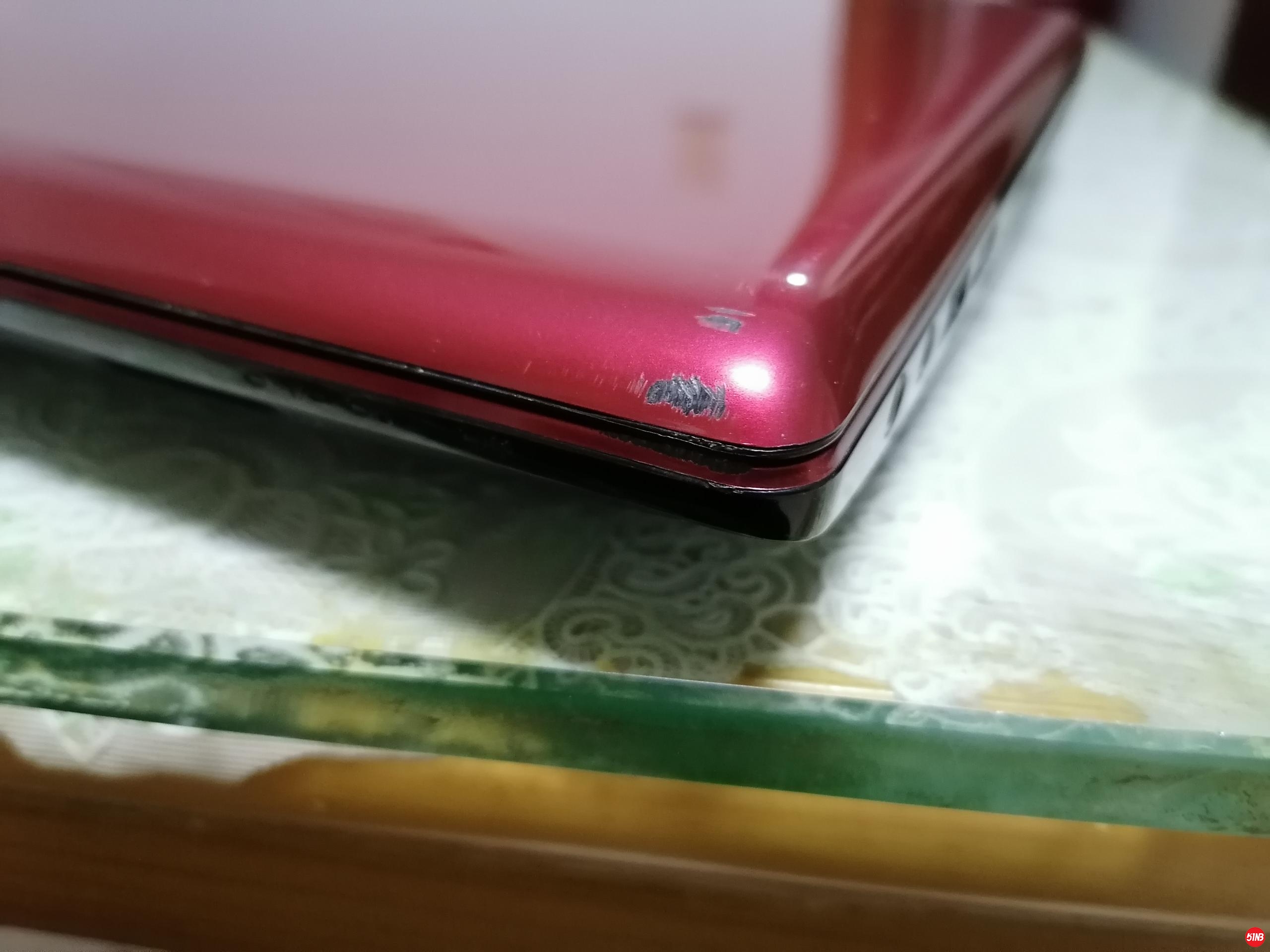 右角磕碰