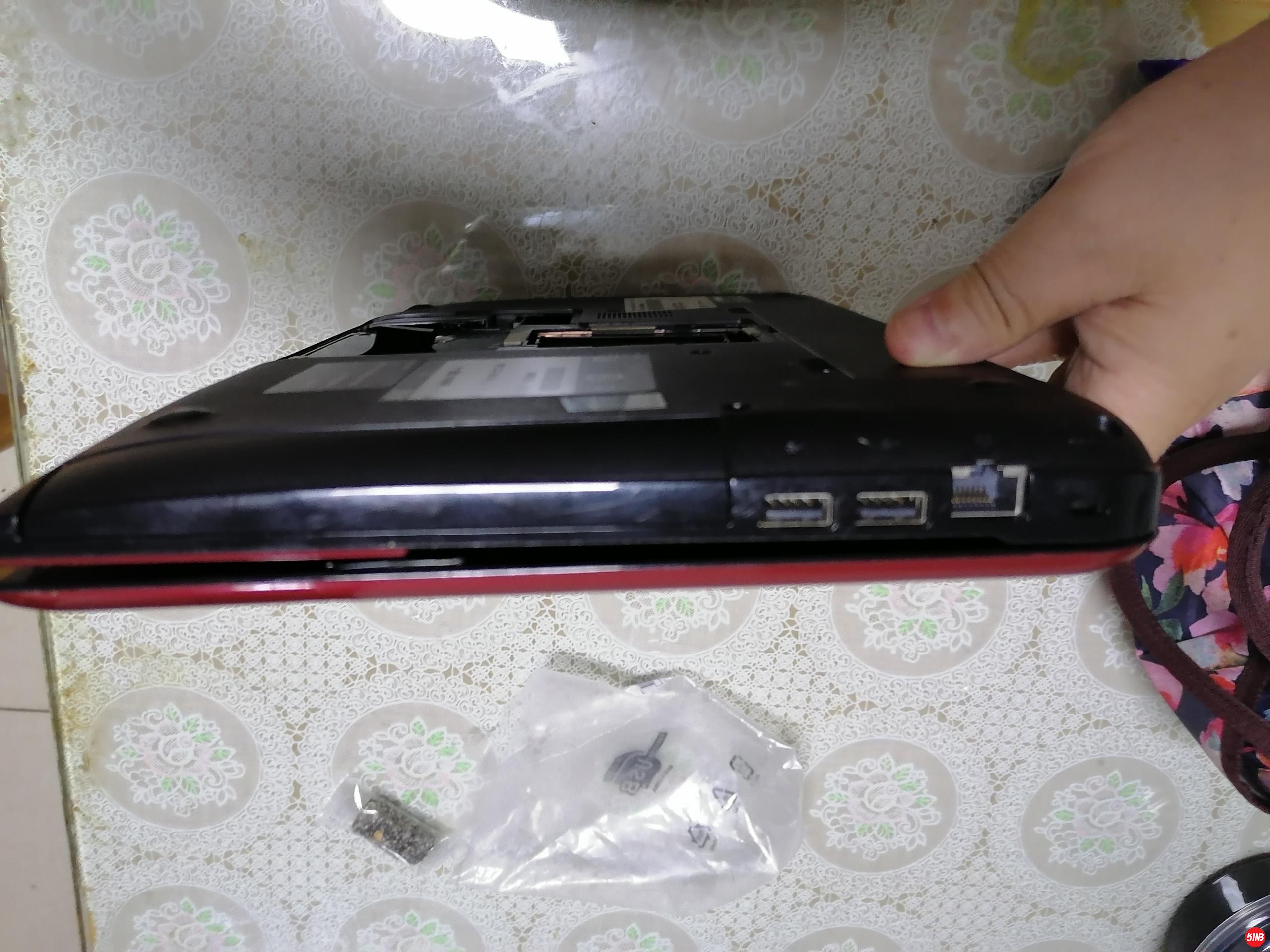 左侧