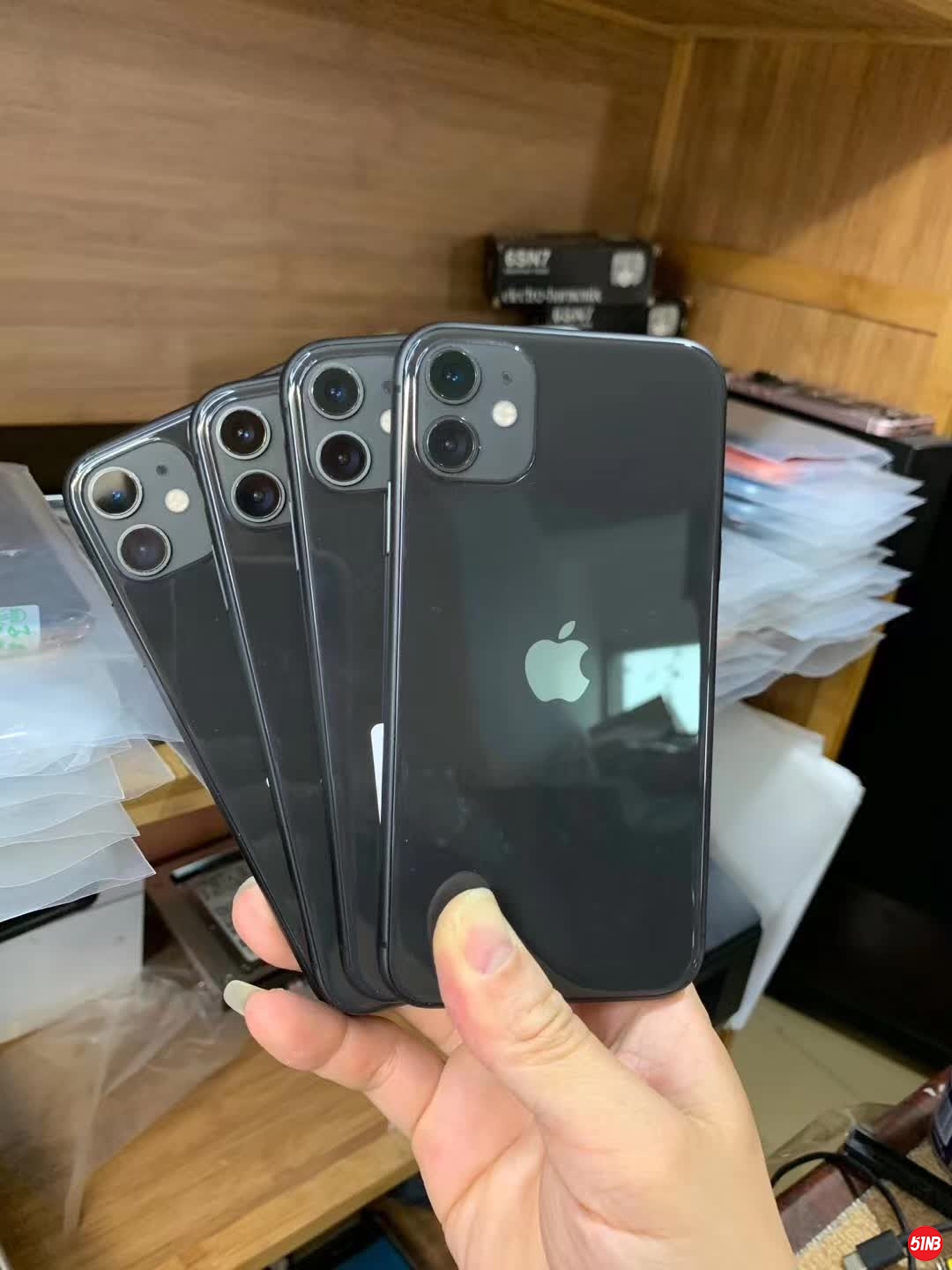 150T2R2QQ2W.jpg