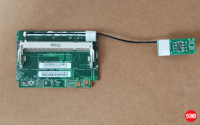 DDR2内存卡槽.png